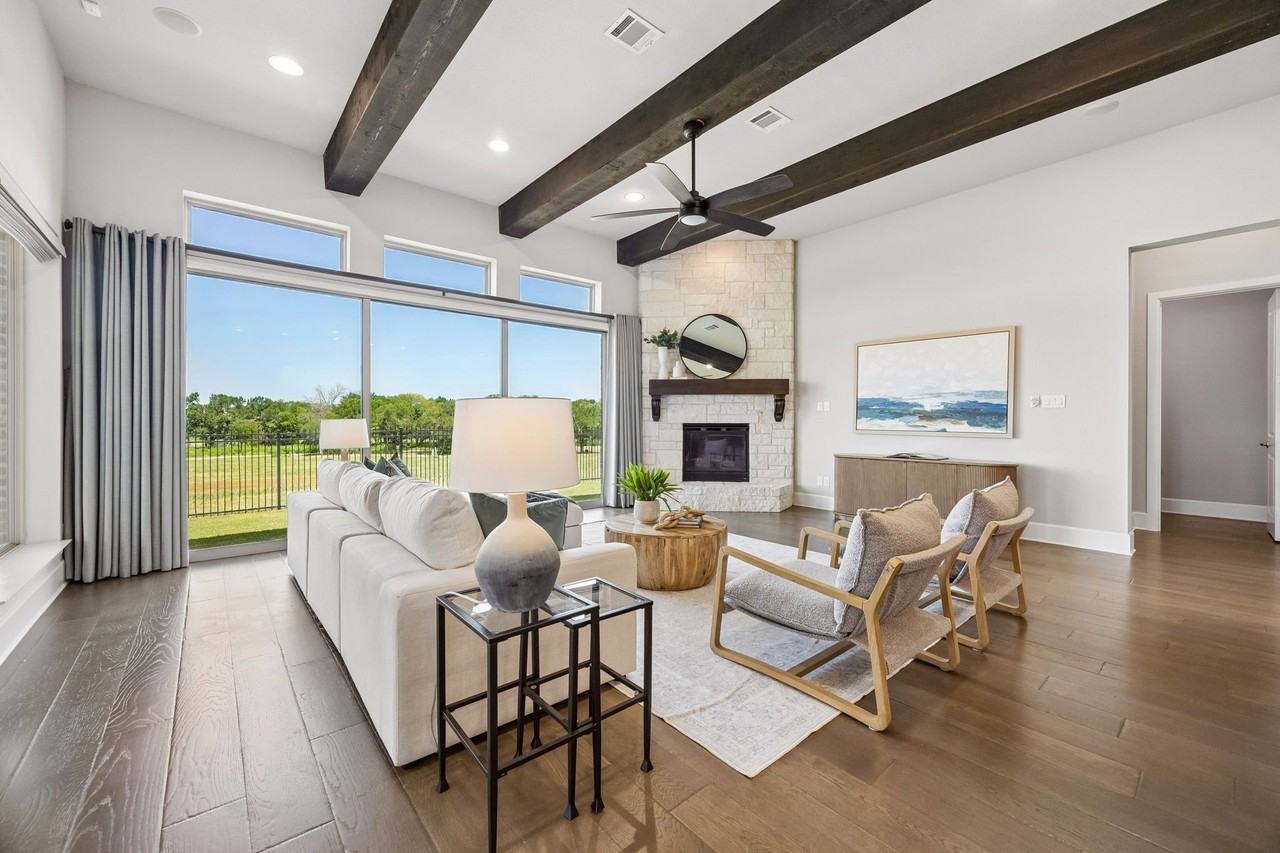 4550 Honeyvine Ln - Photo 6 of 31