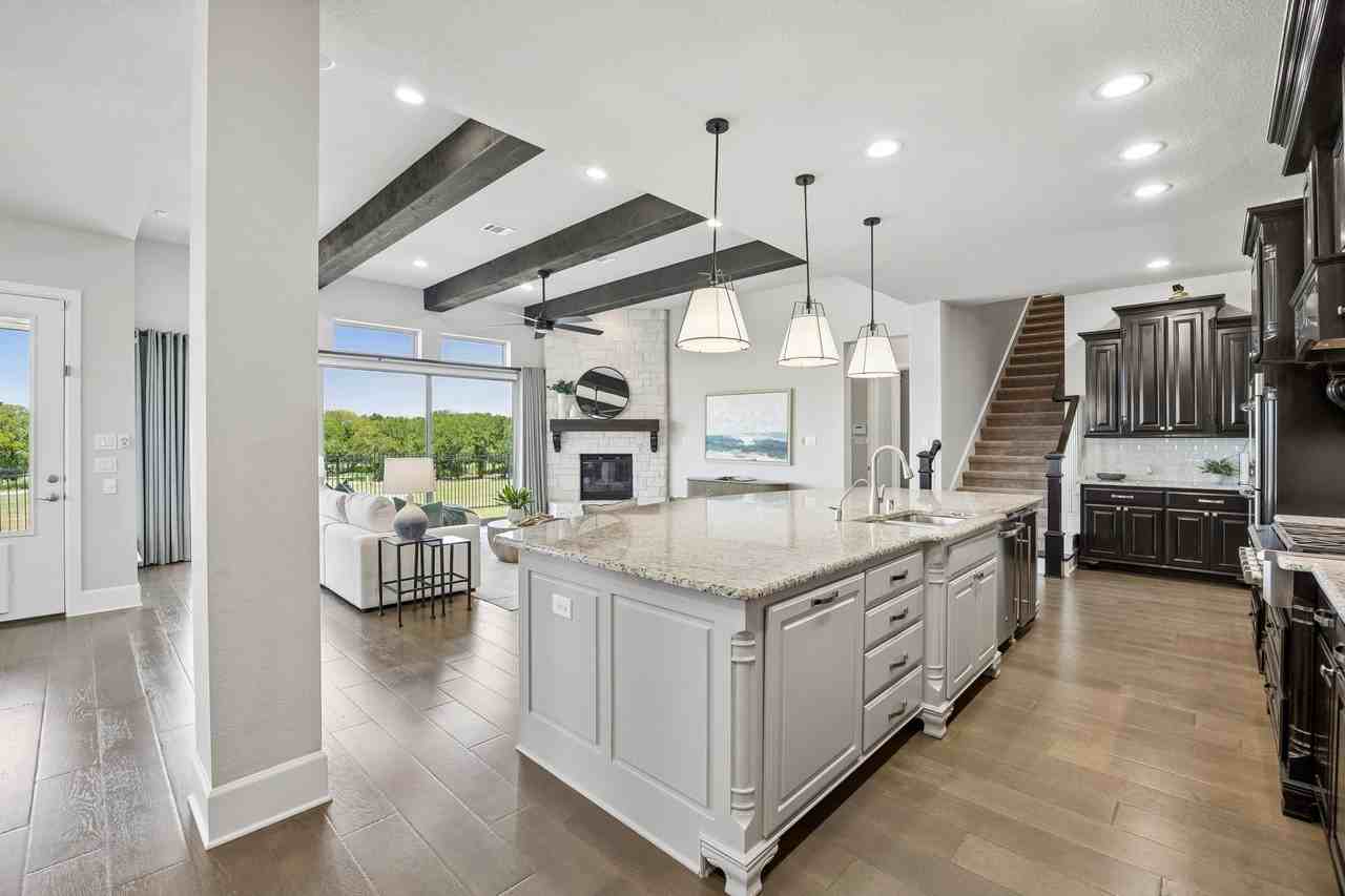 4550 Honeyvine Ln - Photo 7 of 31