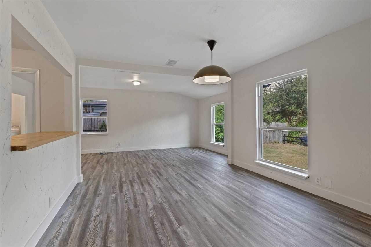 1415 Snyder St - Photo 4 of 18