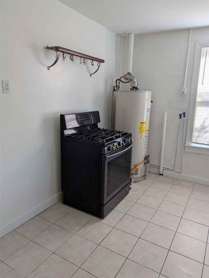 1701 Meridian Ave - Photo 7 of 8