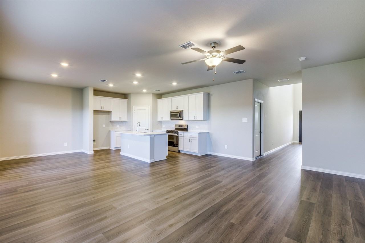 204 Travine Dr - Photo 7 of 25