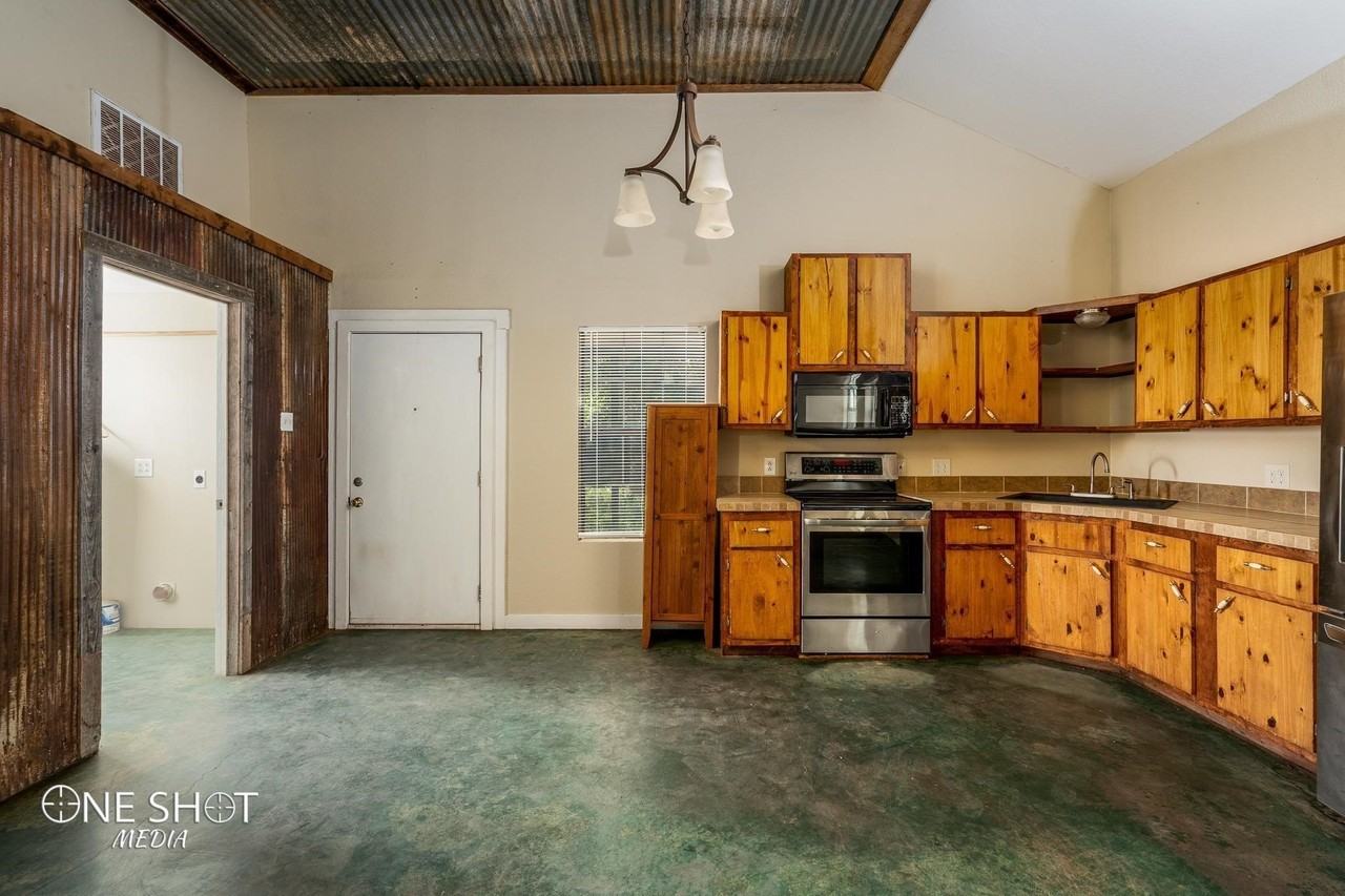 542 Mccartney Ln - Photo 4 of 36