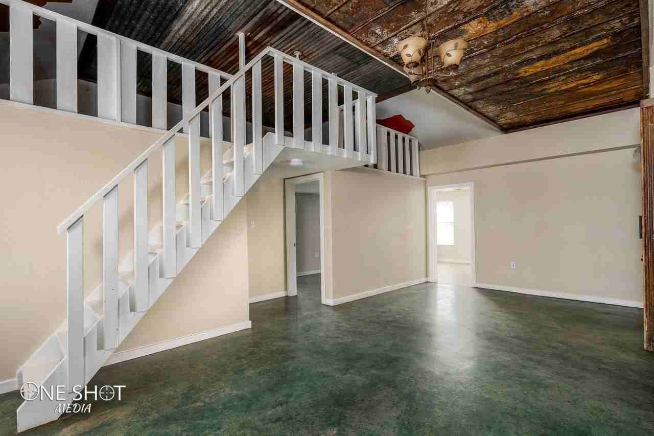 542 Mccartney Ln - Photo 5 of 36