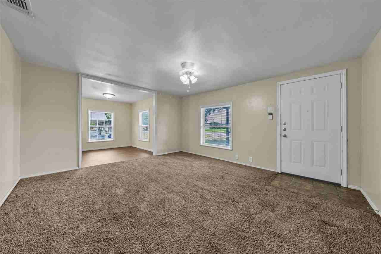 107 Brown St - Photo 5 of 28