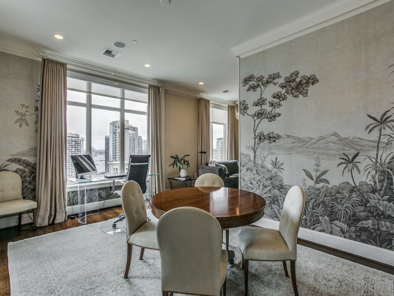 2555 N Pearl St #1502 - Photo 4 of 20