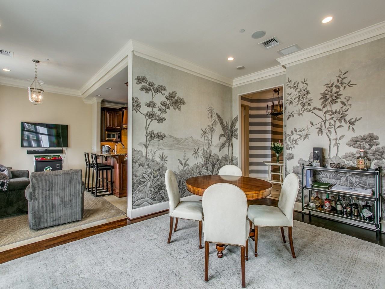 2555 N Pearl St #1502 - Photo 5 of 20