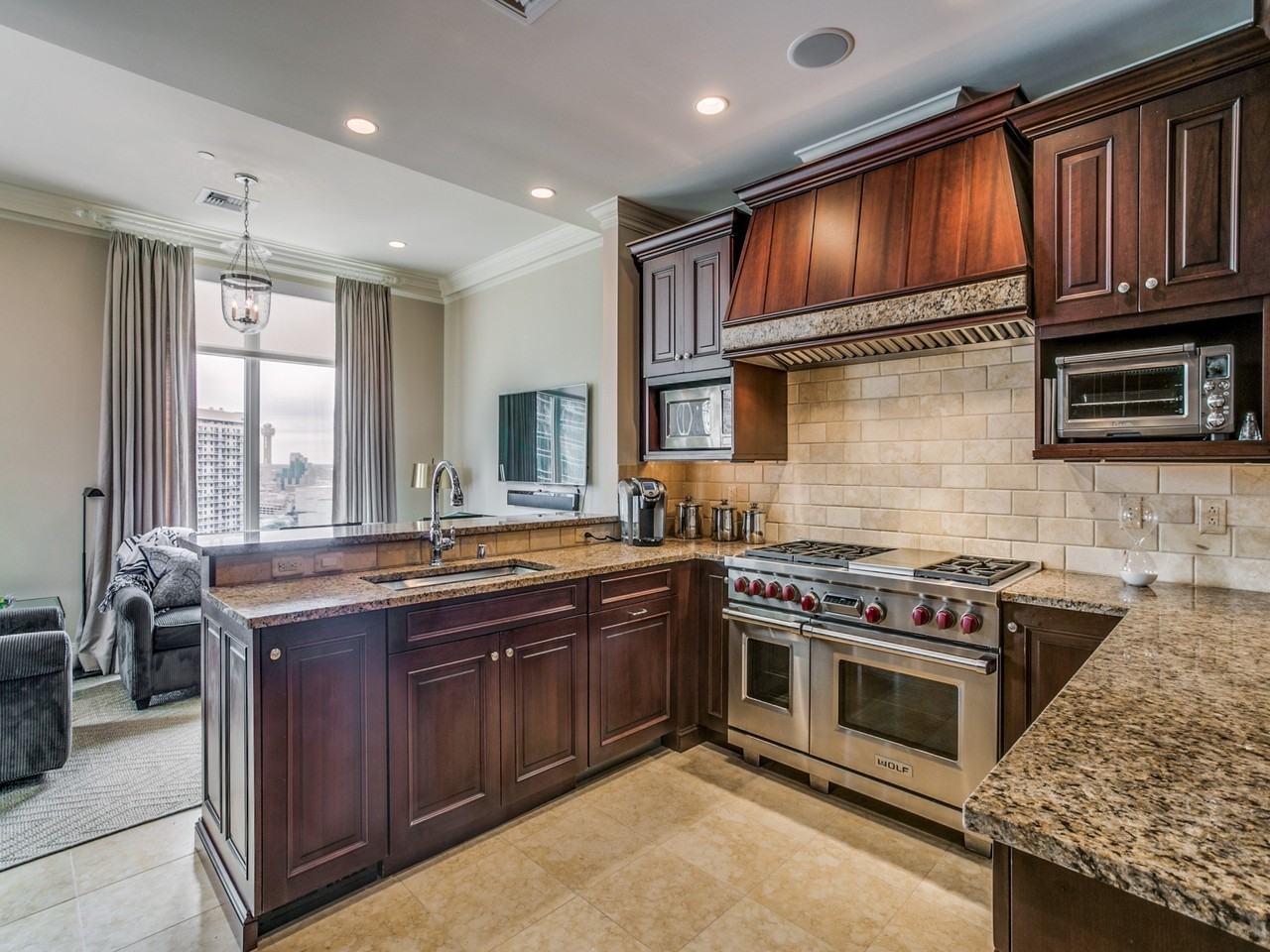2555 N Pearl St #1502 - Photo 7 of 20