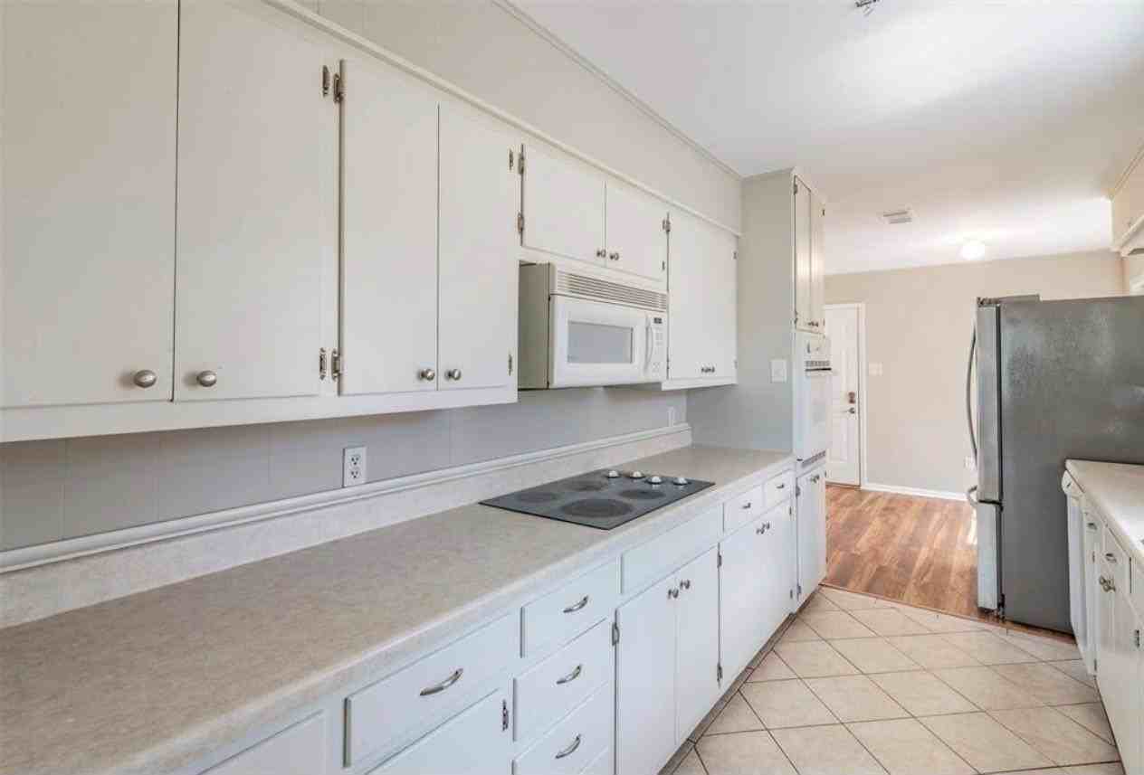 903 Seymore Cir - Photo 3 of 7
