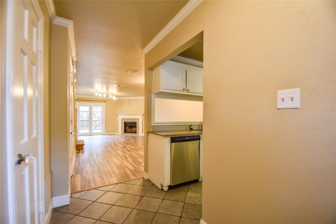 87 Winchester Dr - Photo 3 of 21
