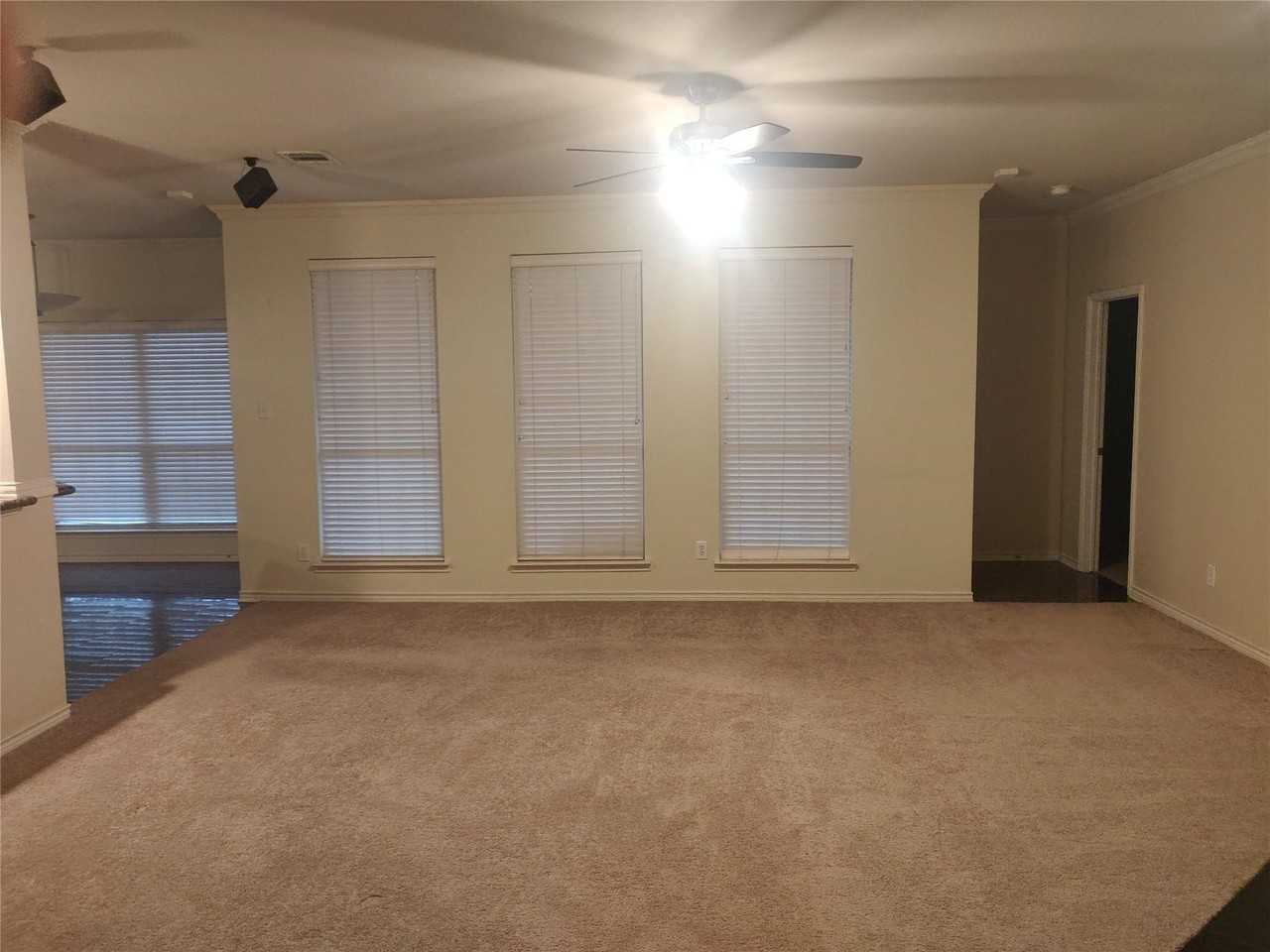 1426 Kingsley Dr - Photo 2 of 13