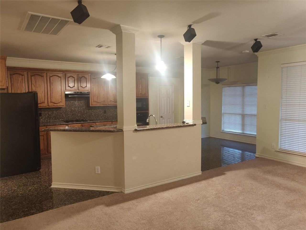 1426 Kingsley Dr - Photo 3 of 13