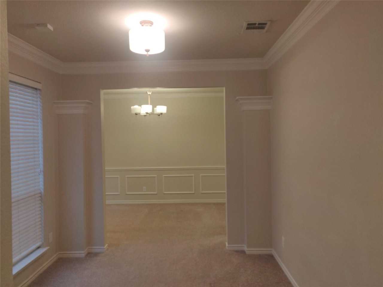1426 Kingsley Dr - Photo 4 of 13