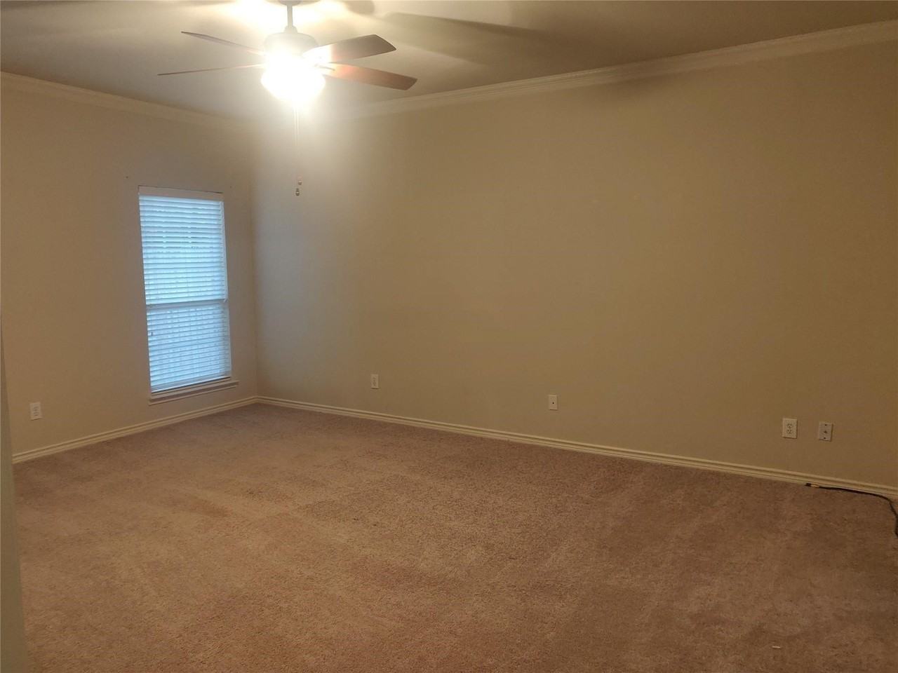 1426 Kingsley Dr - Photo 6 of 13