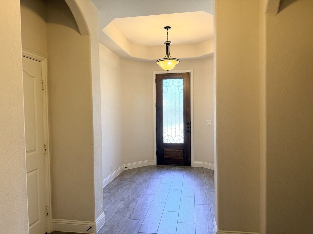 913 Foxglove Dr - Photo 2 of 18
