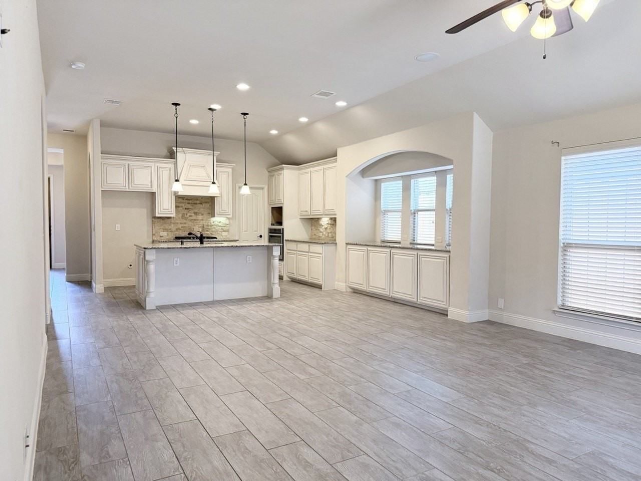 913 Foxglove Dr - Photo 7 of 18