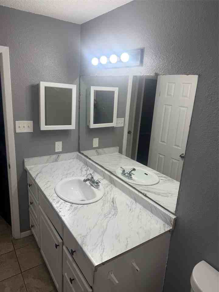 5334 Flamingo Rd - Photo 6 of 11