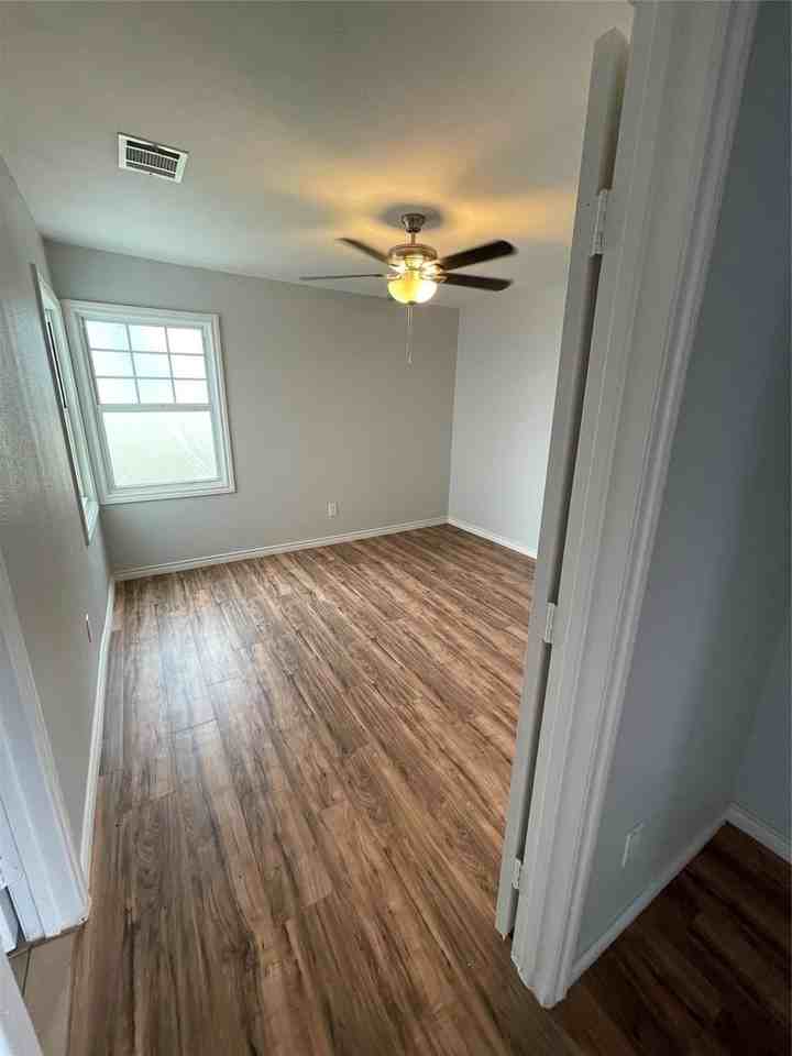 5334 Flamingo Rd - Photo 7 of 11