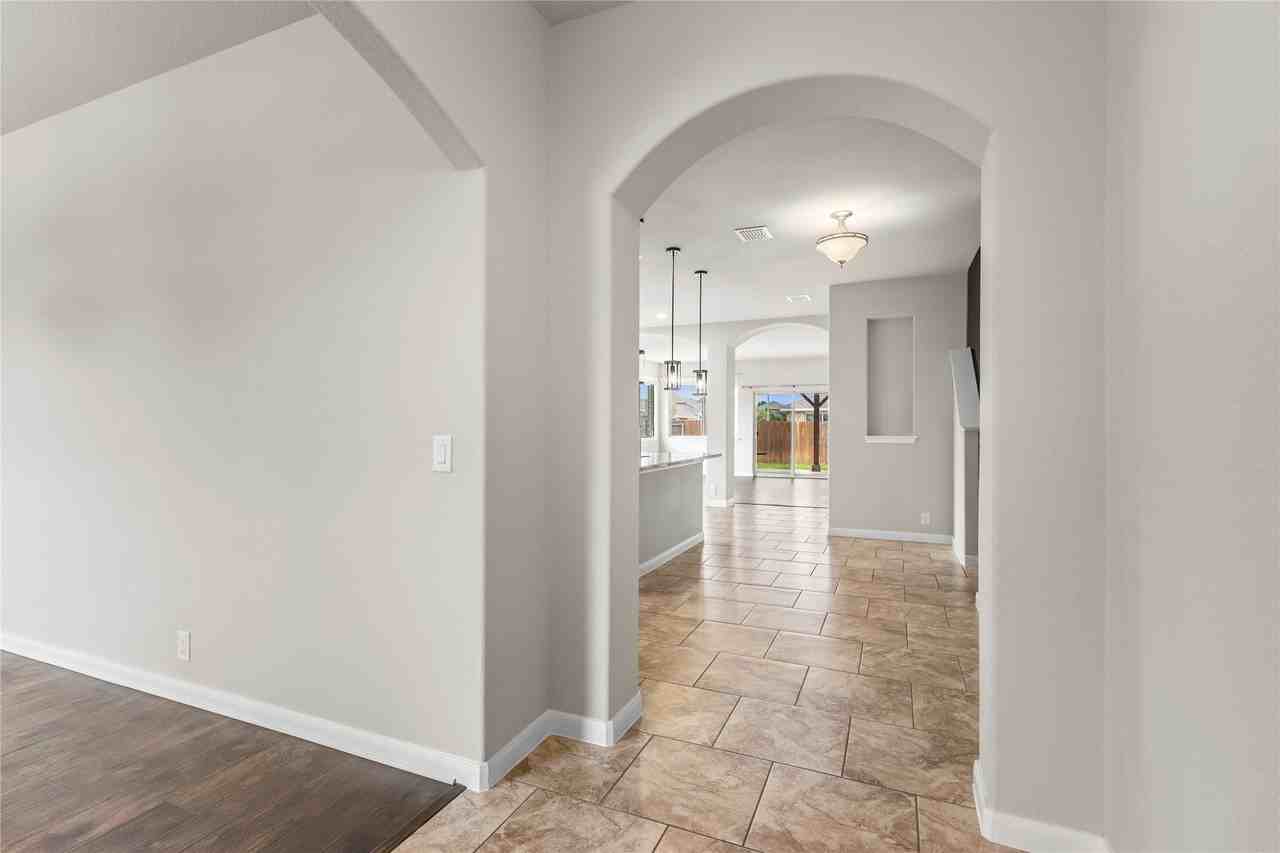 801 Oriel Cir - Photo 4 of 26
