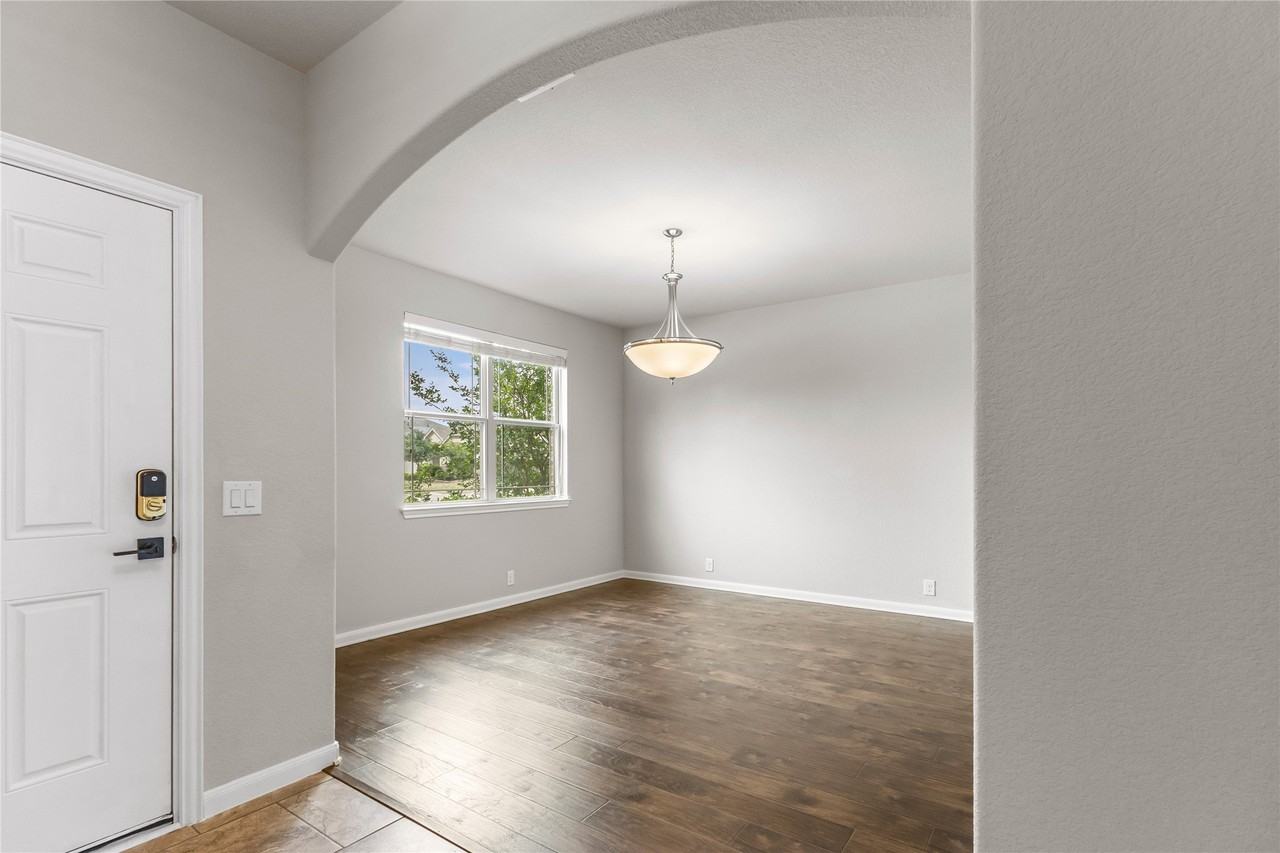 801 Oriel Cir - Photo 5 of 26