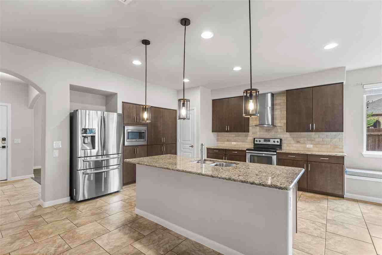 801 Oriel Cir - Photo 6 of 26