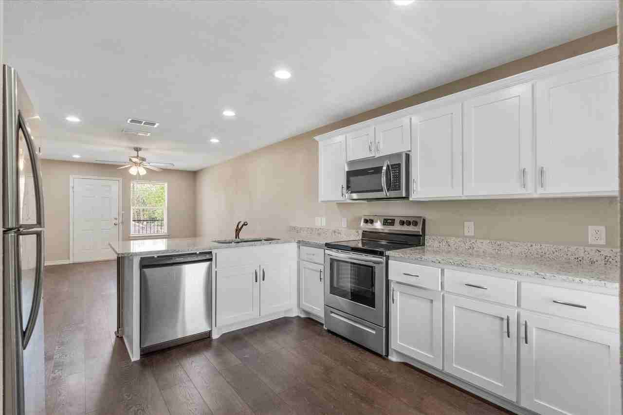 1406 Courtney Pl #D - Photo 2 of 27