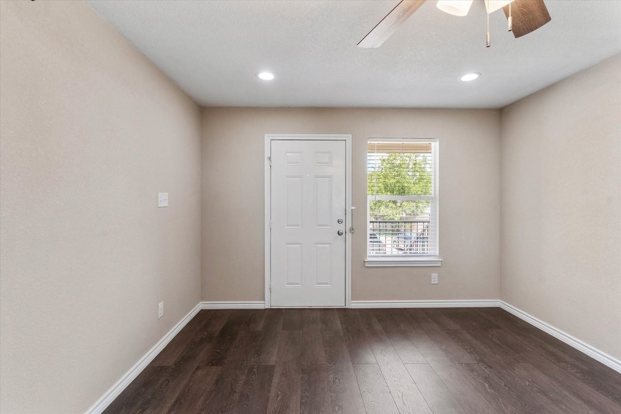 1406 Courtney Pl #D - Photo 4 of 27