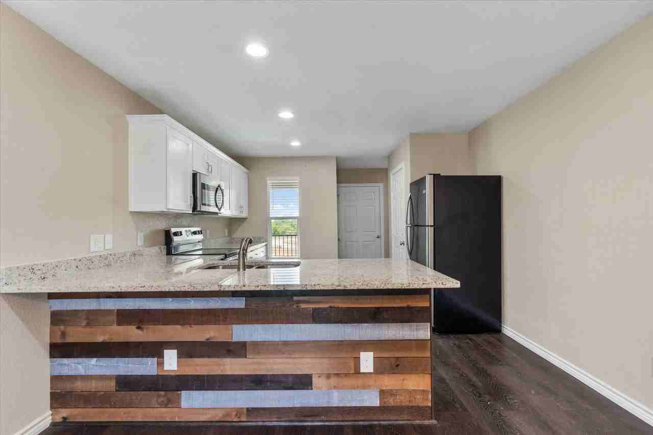 1406 Courtney Pl #D - Photo 5 of 27