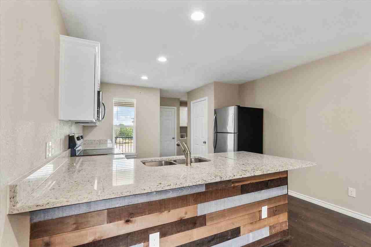 1406 Courtney Pl #D - Photo 6 of 27