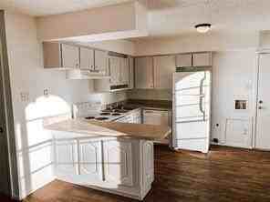 917 Cody Ct - Photo 2 of 8