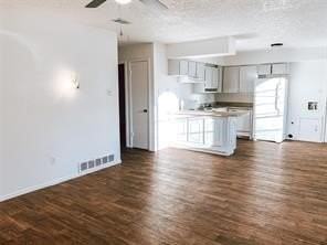 917 Cody Ct - Photo 3 of 8