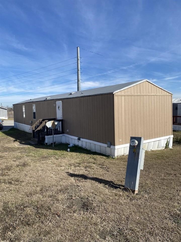 1011 Lavon Ct - Photo 2 of 10