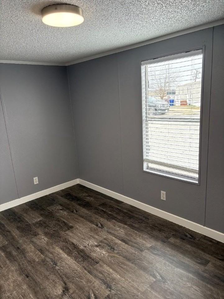 1011 Lavon Ct - Photo 4 of 10