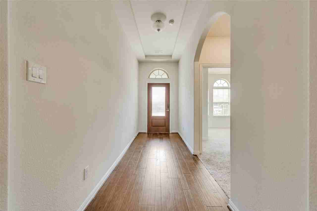 828 Skytop Dr - Photo 3 of 22