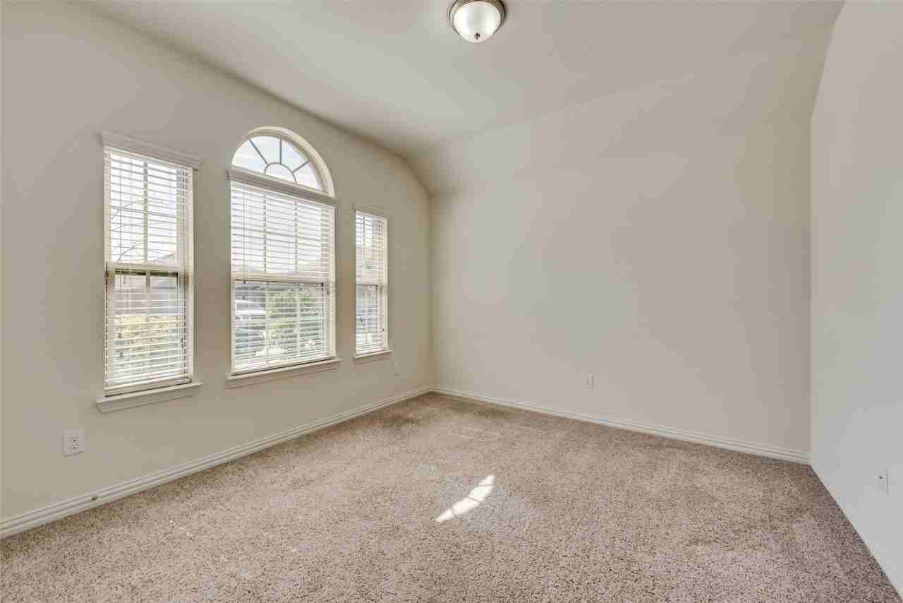828 Skytop Dr - Photo 4 of 22