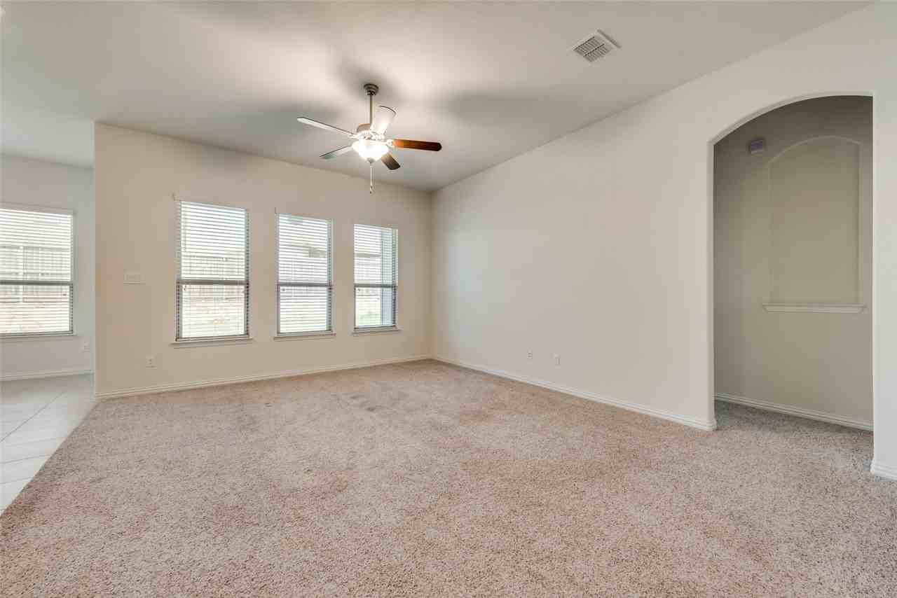 828 Skytop Dr - Photo 5 of 22
