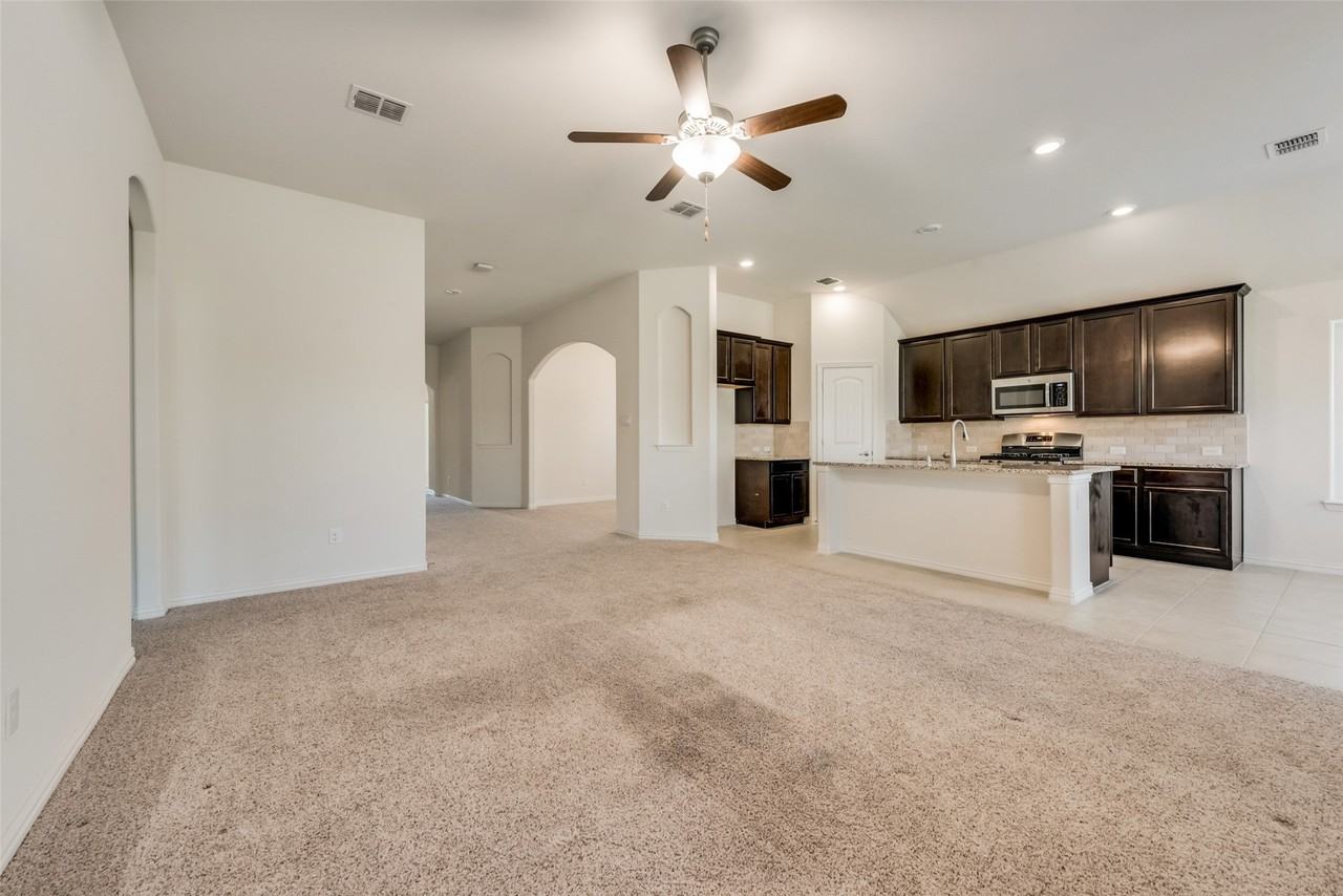 828 Skytop Dr - Photo 6 of 22