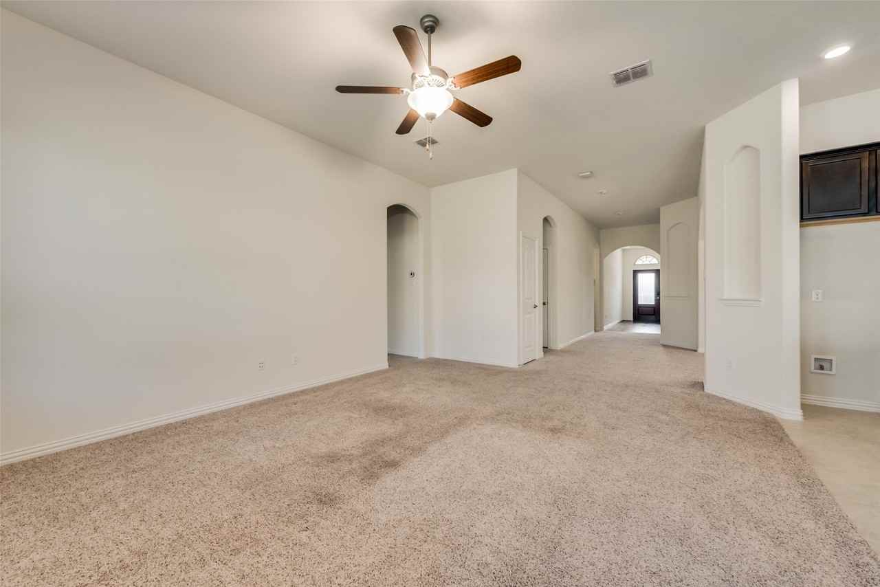 828 Skytop Dr - Photo 7 of 22