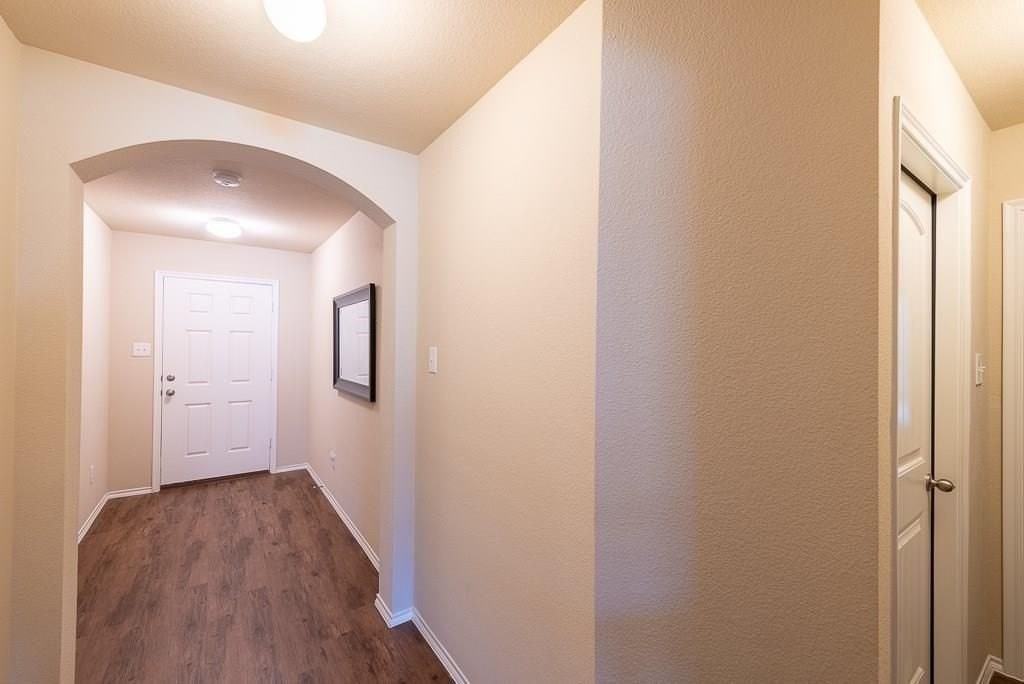 2126 Shady Glen Trl - Photo 2 of 24