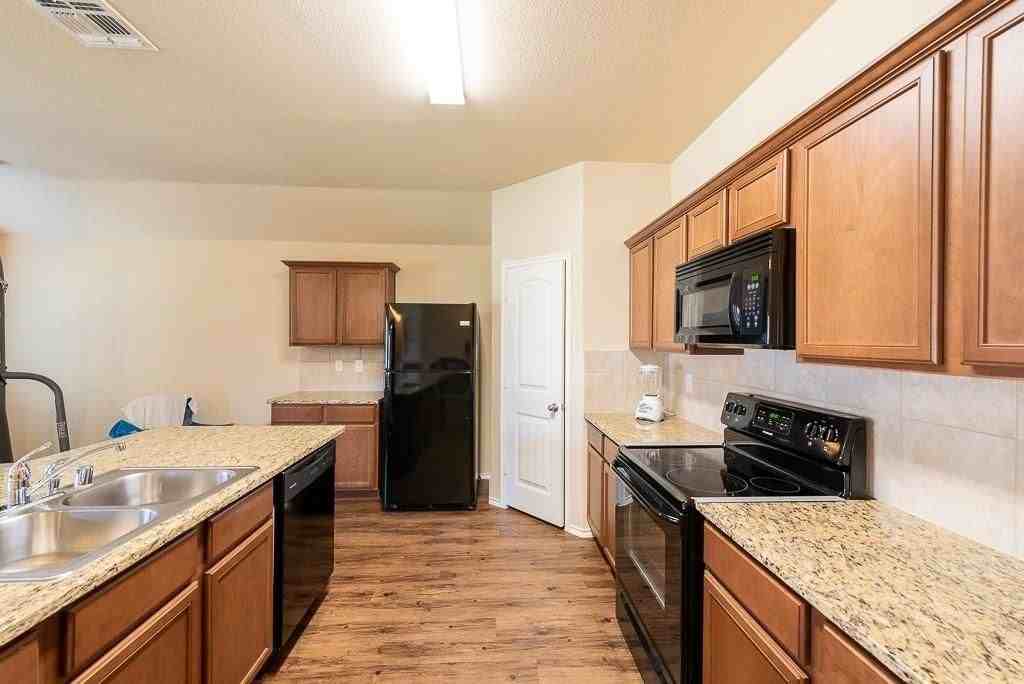 2126 Shady Glen Trl - Photo 5 of 24