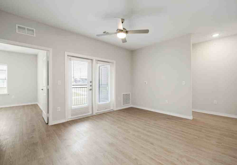 13411 Fm 812 Rd #4103 - Photo 7 of 22