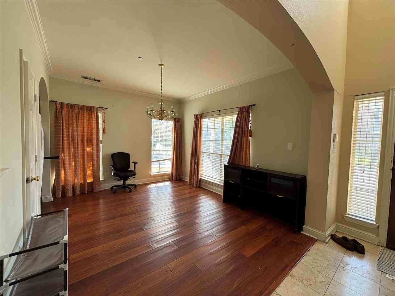 462 Richmond St - Photo 3 of 21
