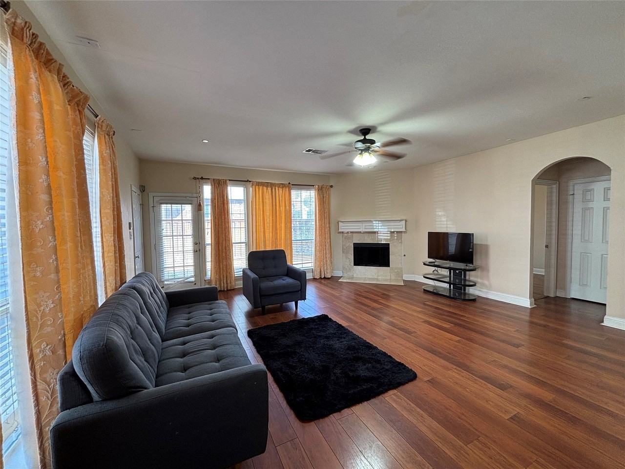 462 Richmond St - Photo 5 of 21