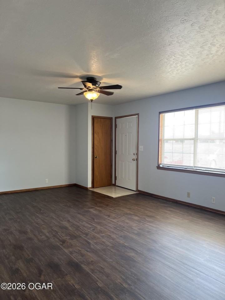 2606 Indiana Ave - Photo 3 of 8