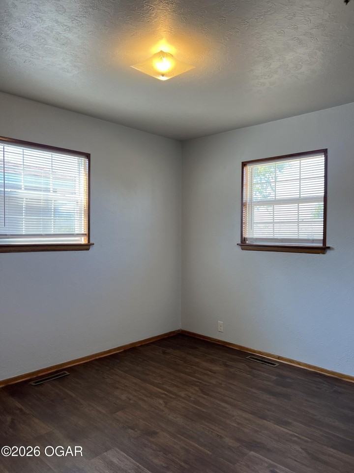 2606 Indiana Ave - Photo 7 of 8