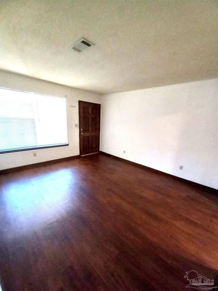 718 Mills Ave - Photo 2 of 13