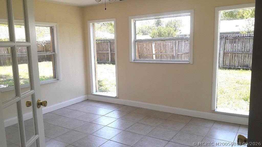 1125 Hemlock Cir - Photo 2 of 6