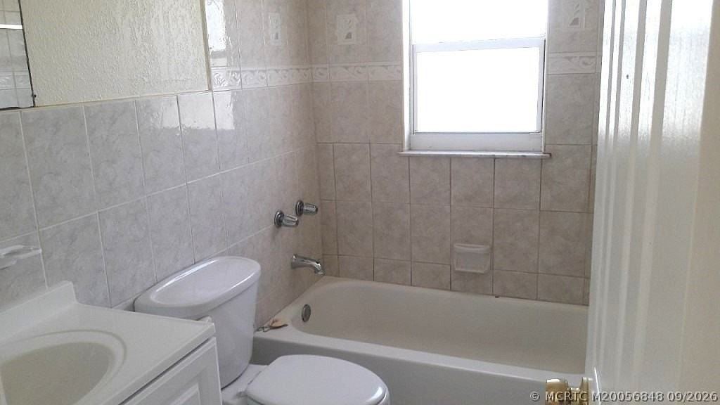 1125 Hemlock Cir - Photo 5 of 6