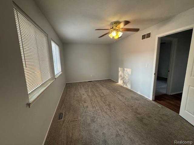 3224 Woodland Ave - Photo 4 of 9