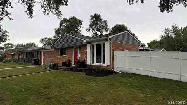 1295 Jenifer Ave - Photo 3 of 20