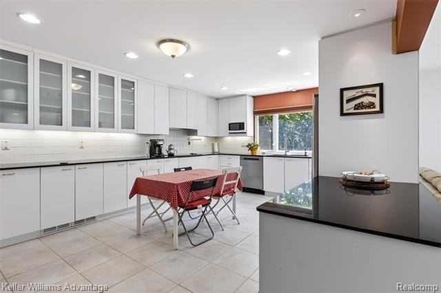 6711 Woodside Trl - Photo 5 of 25